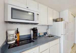 Charming ocean-view condo w/shared hot tub, pools, and lazy river