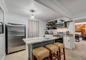 Hidden Getaway 5 miles away from Fort Laud Beach