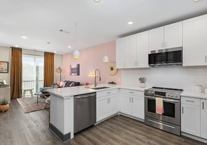 Muse | third-floor downtown condo with high-speed WiFi & central AC