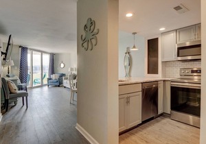 Newly Renovated Oceanfront Condo, beach access, tons of amenities