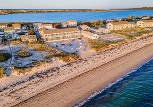 Oceanfront escape with full kitchen, bay-view balcony, AC & firepit