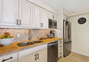 Remodeled Maui OceanFront 2BD w Ocean Views Valley Isle 208