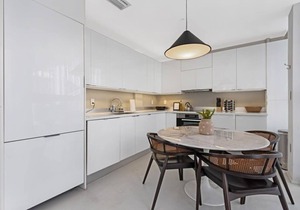 Roami at 250 Collins | Rooftop Pool | Next to Beach