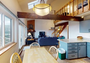 Top-floor w/Mountain View