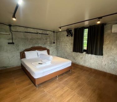 Chumphon Villa | บ้านสวนริมน้ำยางยวนโฮมลอดจ์พูลวิลล่า