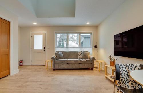 Northfield Apartment | < 1 Mi to Carleton College: WFH-Friendly Apartment