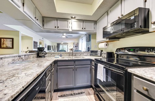 Myrtle Beach Condo | 1 Mi to Coast: Myrtle Beach Condo w/Balconies!