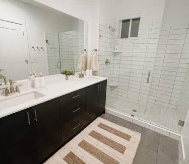 Central Business District Apartment | 107 Downtown