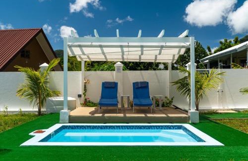 Beau Vallon Villa | 2 Bed Villa - Sleeps 4 - Pets - Pool - Garden