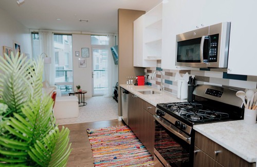 East Cambridge Apartment | 2-bedroom apart in Cambridge with balcony Garage parking