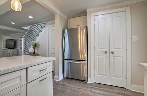 San Jacinto House | 2 Blocks to Stewart Beach: Home w/Backyard Oasis