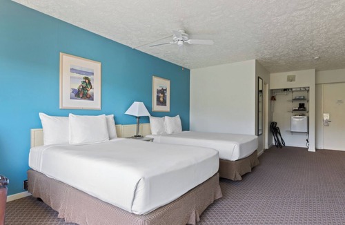 Kahului Hotel | 2 Family-Friendly Units | Outdoor Pool | Parking | Shuttle | Pets Allowed