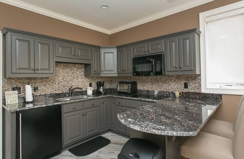 Greensboro House | 20% Off Until 2027, Elevator, Lake Front, Pool, Pontoon, Theater, Fire Pit, WOW