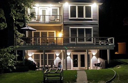 Sister Lakes House | 2024 Luxury Lakefront Escape I Dock/Fire Pit I Sunsets I Magician Lk I Sleeps 14