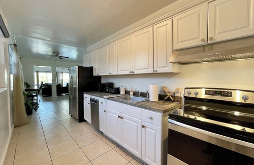 Lauderdale Beach Apartment | 2237/U3-Welcoming-Beach Front-3-bedroom-apt -AC-Downtown