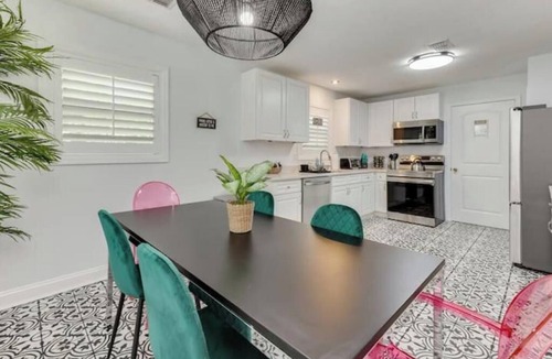 Riverside House | 2680- Space Cadet, Single Level, Big Yard, Large Living Area, Pet & Kid Friendly