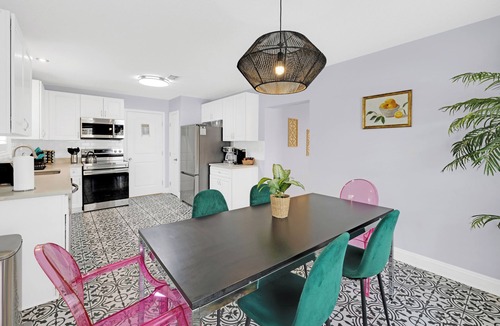 Riverside House | 2680- Space Cadet, Single Level, Big Yard, Large Living Area, Pet & Kid Friendly