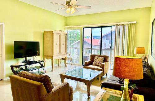 Siesta Key Condo | 2B/2B 1400sf Siesta Key Townhouse With Parking Garage Across From Public Beach