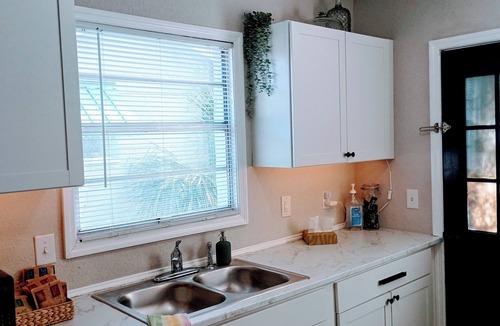 Brentwood House | 2BR/1BA w/Backyard near Jax Zoo - Welcome, Train Enthusiasts!