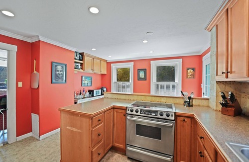 Foxboro House | 2BR Home Foxboro Cntr- 3.5mi to Gillette, walk to bars/food/shops/playgrounds