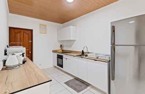 Tiahura House | 2BR Moorea Retreat With Private Canal BBQ