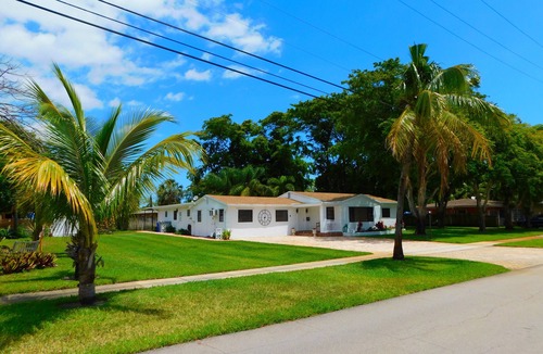 Pompano Beach House | 2HOMES Side By Side,8Bedroom,6.5 Bath,14Beds,32,000 Sq ft land, MIAMI WORLD CUP!
