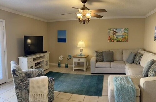 Sarasota Springs Apartment | 2ND Floor Condo with Coast Vibes, Great Proximity To 3 Beaches & Downtown Sarasota!