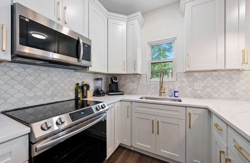 Franklin Park House | 3 Bed 2 Bath Home with Private Attached Garage - close to Hospitals & Airport