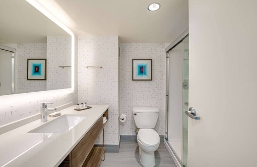 Downtown Columbus Hotel | 3 Comfortable Units, Near Ohio Historical Center! Convenient Stay!