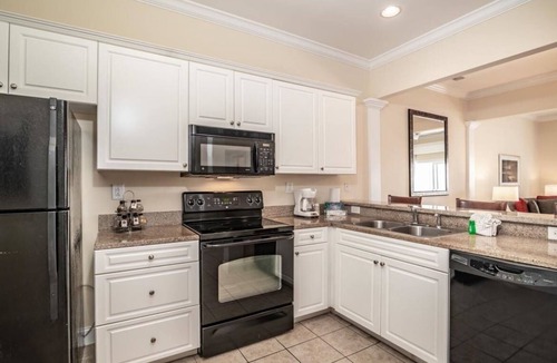 Litchfield by the Sea Hotel | 3 Resort Suites w/Full Kitchen + Tennis Courts; Near Huntington State Park