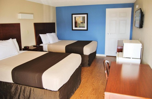 Barton Hotel | 4 Accommodations Perfect for Big Family near Ohio Valley Mall | Free Parking!