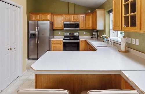 Huffman - O' Malley House | 4 Bedroom 3 Bathroom Home Near Golf Course and Zoo