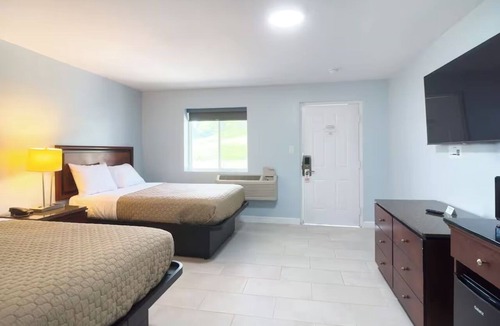 Tazewell Hotel | 4 Charming Rooms Near Hiking Areas and Dining Spots, w/Free Parking