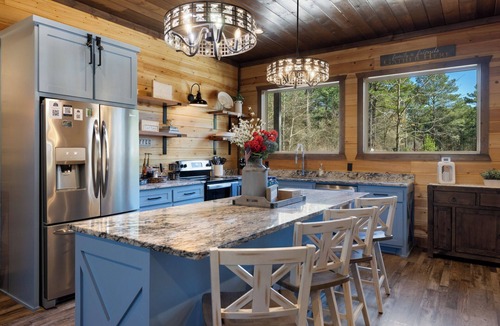 Broken Bow Cabin | 4 King Suites | Built for Groups | Americana
