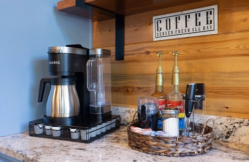 Broken Bow Cabin | 4 King Suites | Built for Groups | Americana