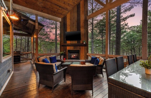 Broken Bow Cabin | 4 King Suites | Built for Groups | Americana