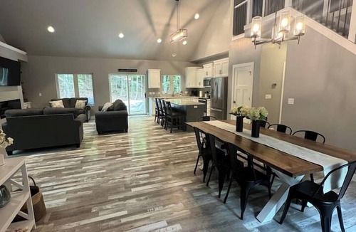 Egg Harbor House | 5 Bed, 6 Bath Home Sleeps 24 w/Hot Tub in Door Co.