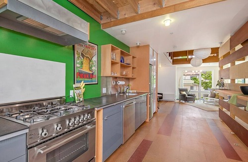 Squire Park House | 5 level, fun, walkable urban artist's Loft. Trained dogs now welcome!