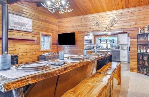 Blue River Cabin | 5 Mi to Breckenridge Ski Resort: Cozy Wood Cabin!