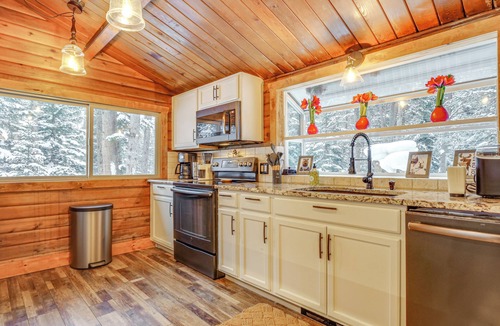 Blue River Cabin | 5 Mi to Breckenridge Ski Resort: Cozy Wood Cabin!