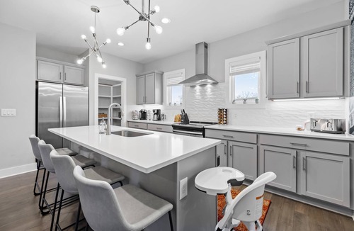 Katie Hill Neighborhood House | 5 mins to DT! Gameroom~ Balcony~ Karaoke~Sleeps 10