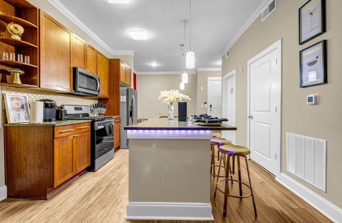 North Buckhead Apartment | 5 Minutes to Lenox Mall: Sleeps 8