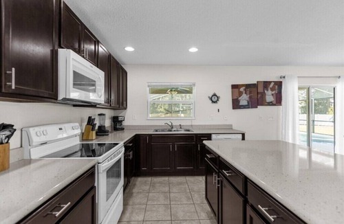 Crystal Cove House | 6 Bedrooms/4.5 Bathrooms/Crystal Cove (957 EG)
