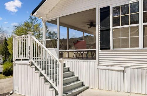 Newport House | 749 Townsend