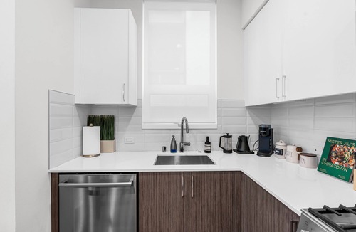Broadway House | 99 Walk Score 2BR2BA Central Capitol Hill Seattle Townhome with AC & Roof Deck