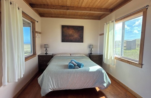 Naalehu Apartment | A charming, secluded, off-grid, quiet and a 180 degree view of the ocean.