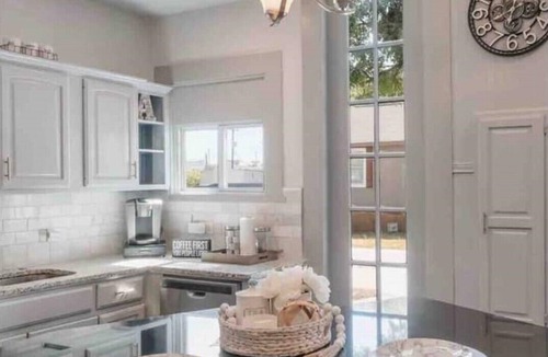 Government Hill House | AAV Home Unit A-New!Adorable 2BR Near Fort Sam/Pearl/DT