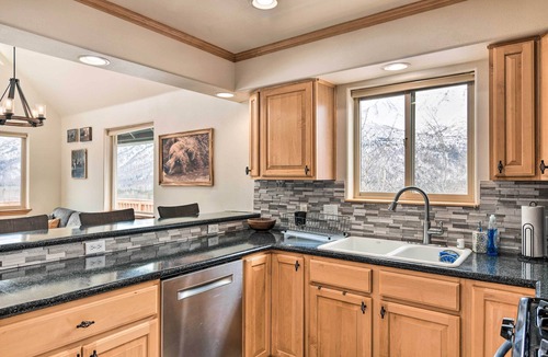 Eagle River Cottage | Alaskan Mountain Gem With Private Hot Tub & Gym!