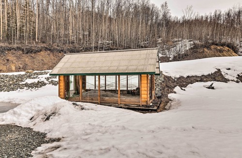 Eagle River Cottage | Alaskan Mountain Gem With Private Hot Tub & Gym!