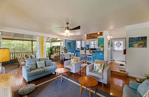 Maunaloa House | Aloha Luxe Molokai Beachhouse. Perfect for single, couples, or groups 3bdrm/2bth